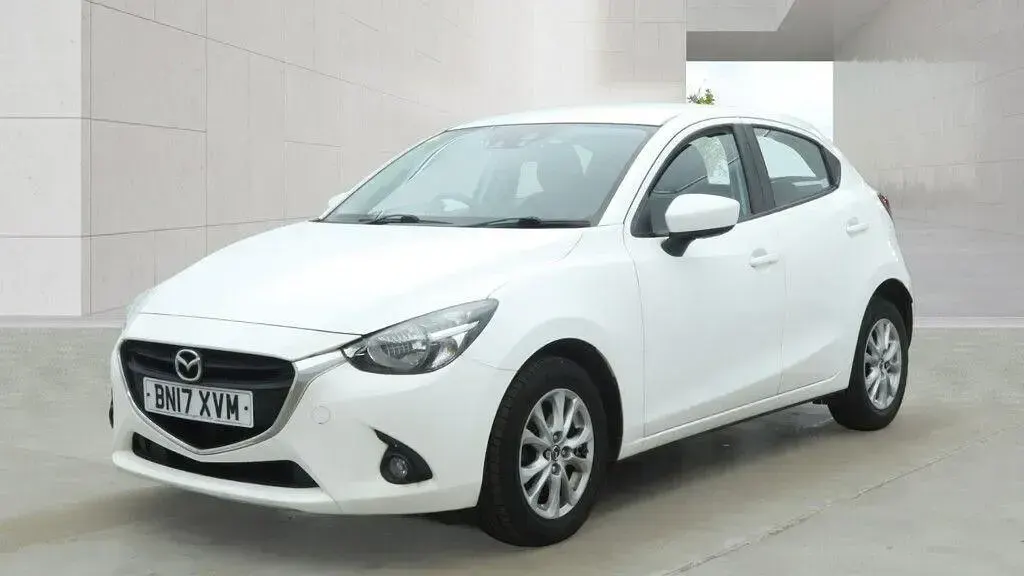 Used Mazda 2 2017 White Hatchback