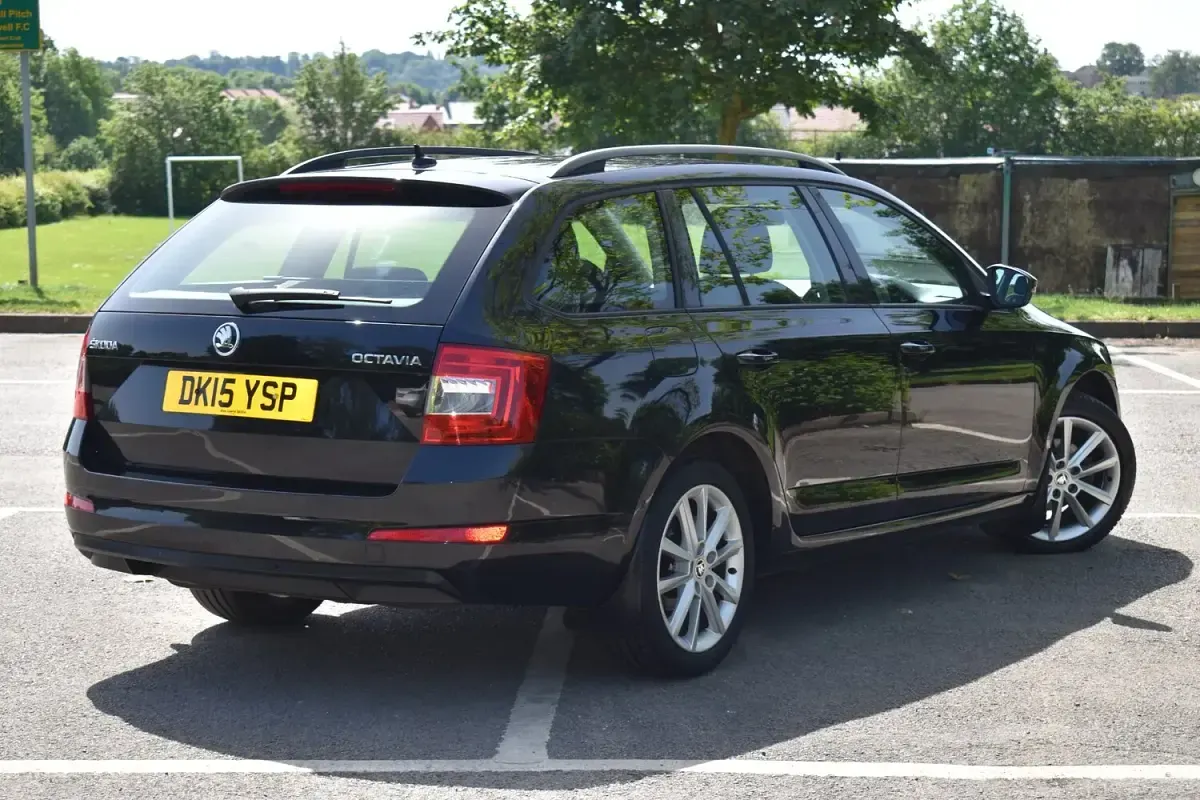 Gebraucht Skoda Octavia Elegance 110 PS (80 kW) 2015 Schwarz Kombi