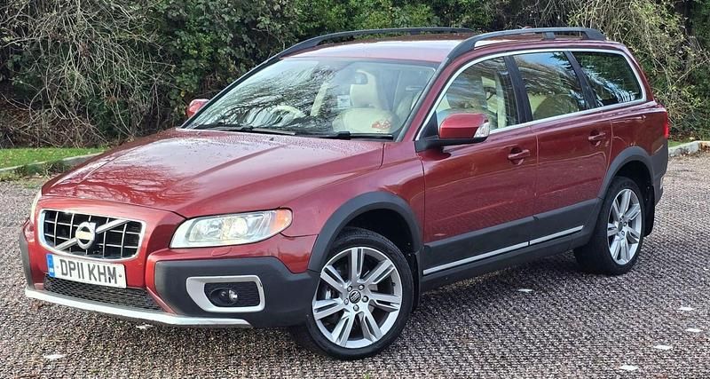 Used Volvo XC70 SE Lux 163 HP (119 kW) 2011 Red Estate