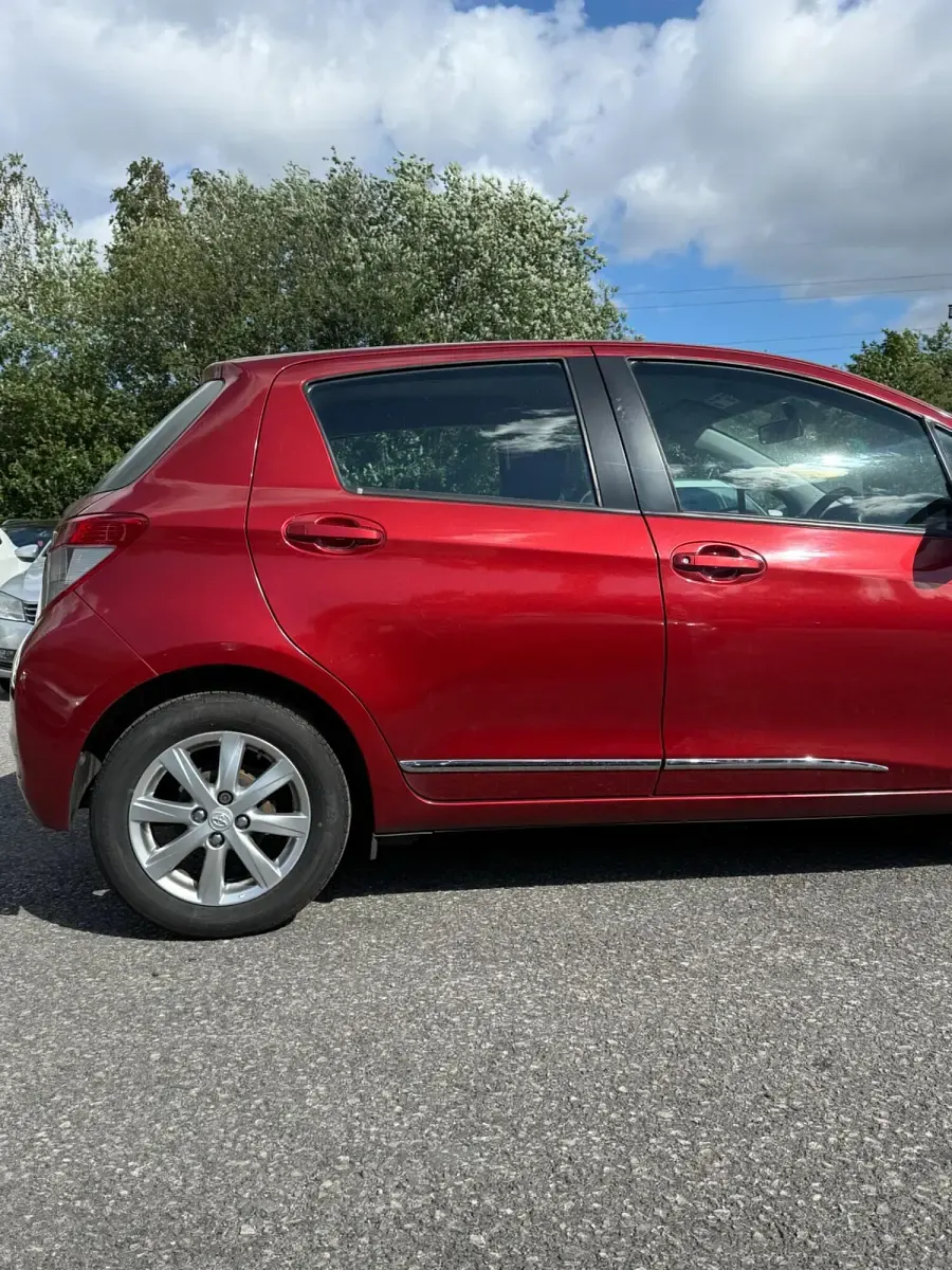 Used Toyota Yaris 69 HP (50 kW) 2013 Red Hatchback
