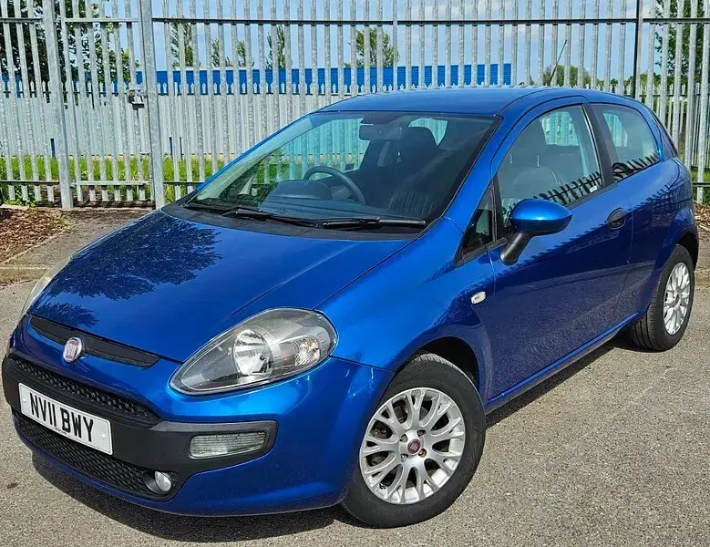 Used Fiat Punto Active 77 HP (56 kW) 2011 Blue Hatchback