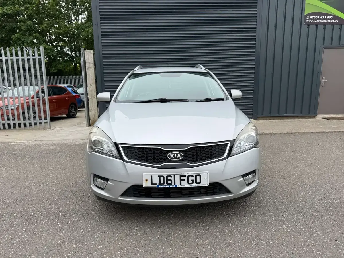 Used Kia Ceed 2011 Silver Hatchback