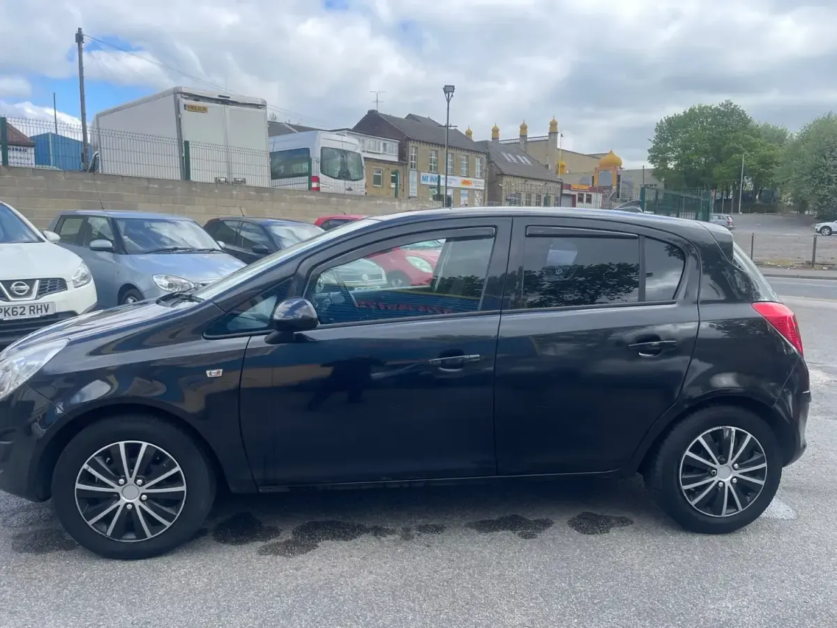 Begagnad Vauxhall Corsa 2013 Svart Halvkombi