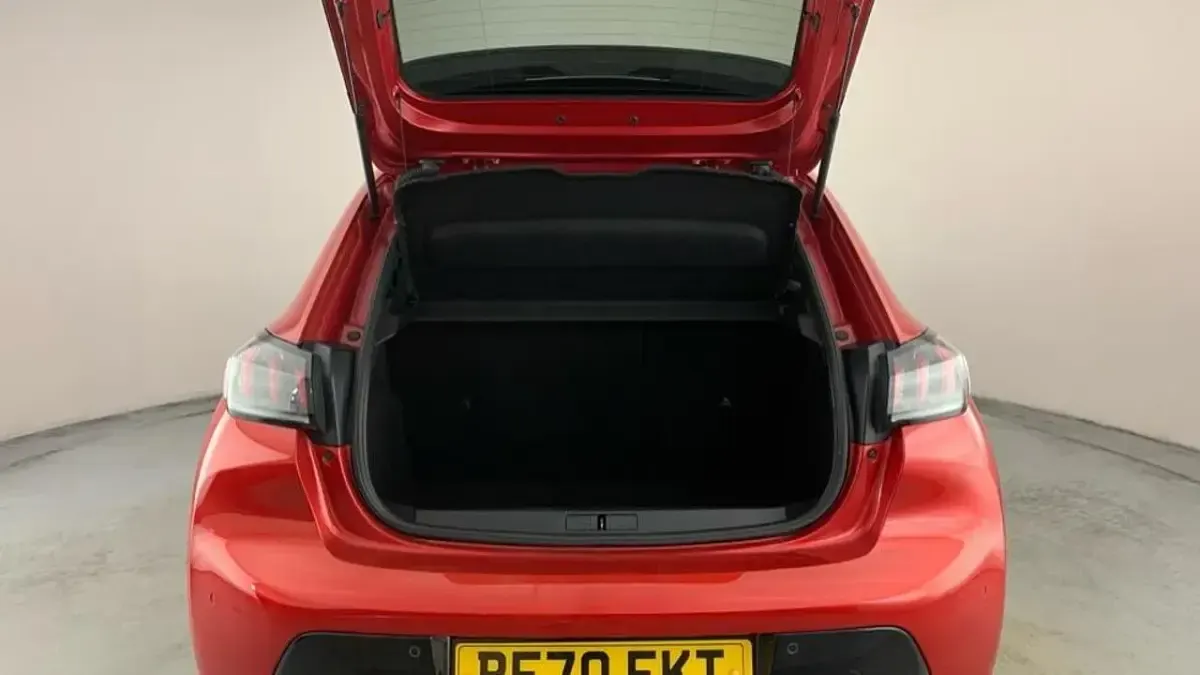 Used Peugeot 208 Allure 99 HP (72 kW) 2020 Red Hatchback