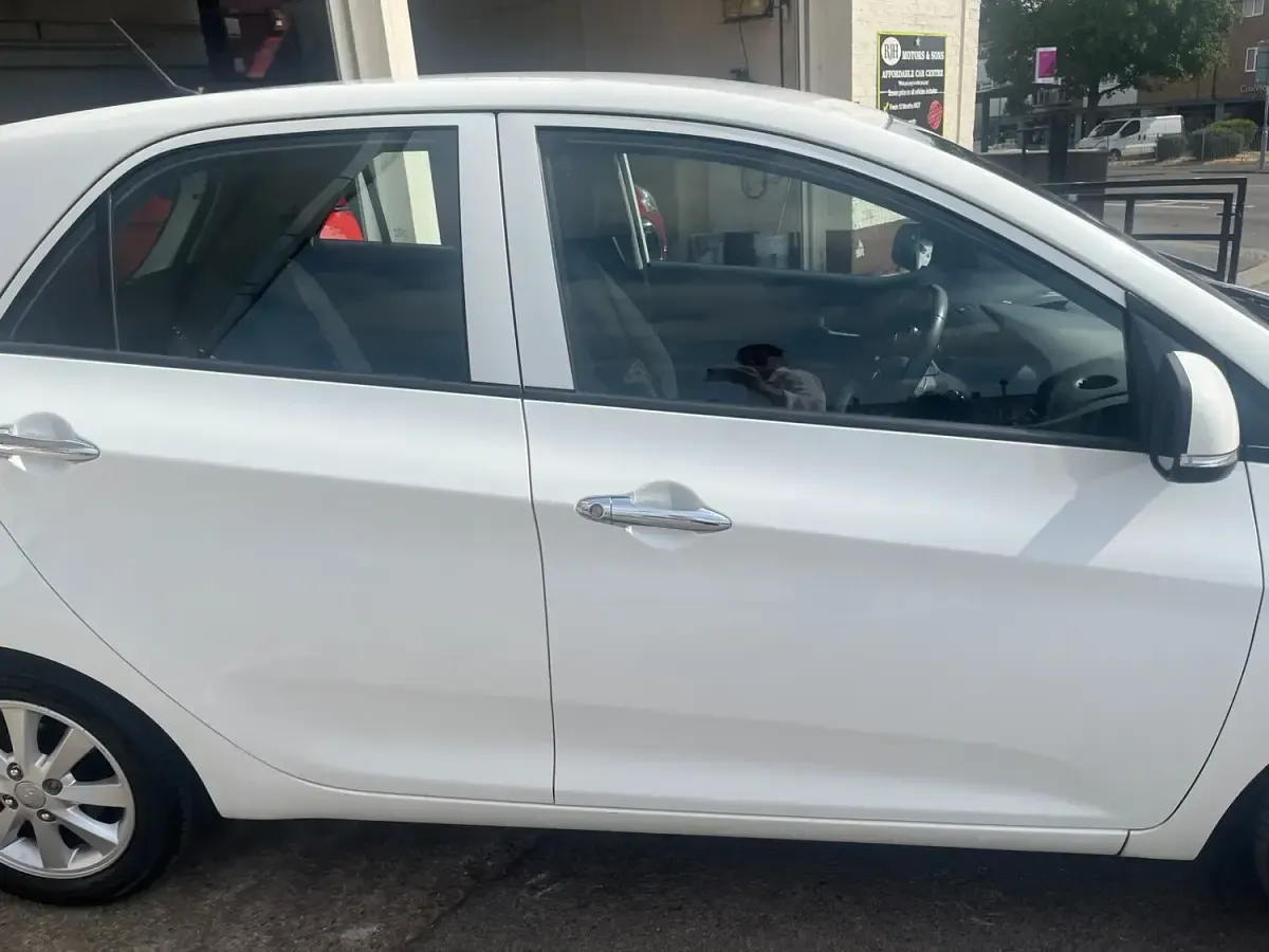 Used Kia Picanto 84 HP (61 kW) 2014 White Hatchback