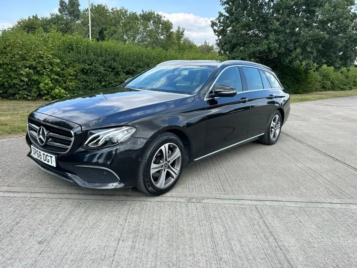 Usado Mercedes E220 SE 2018 Preto Carrinha