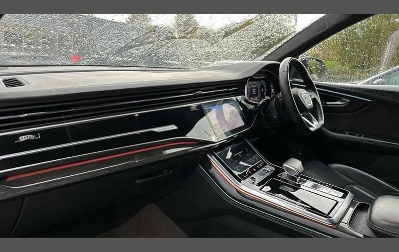 Used Audi Q8 Comfort 281 HP (206 kW) 2020 White SUV