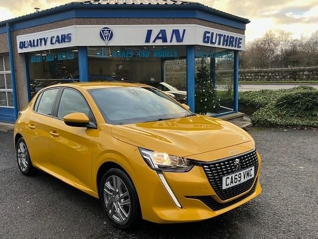 Used Peugeot 208 Active 2020 Faro yellow metallic Hatchback