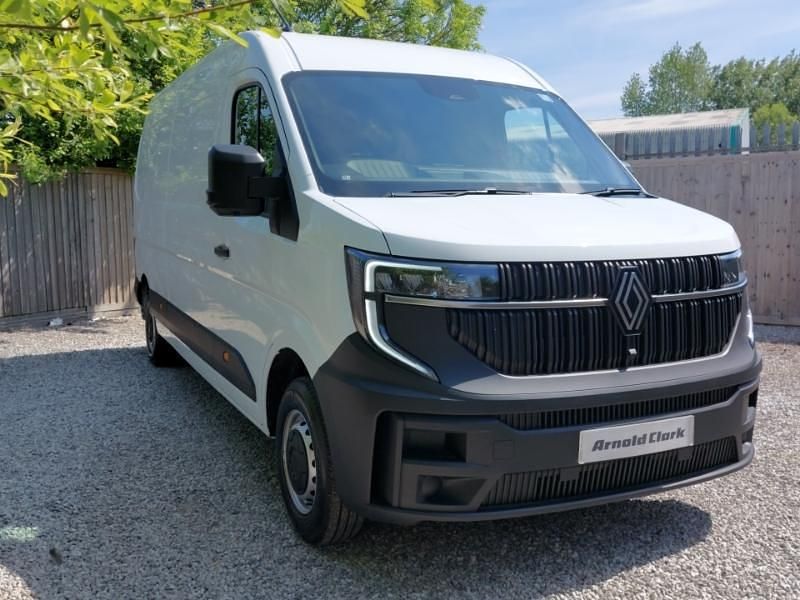 White New 2025 Renault Master Van | £24,498 (Fair price) - Image 1/4