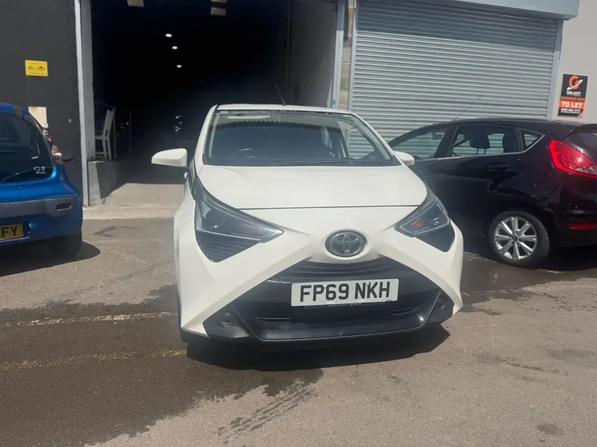 Used Toyota Aygo X-play 2019 White Hatchback