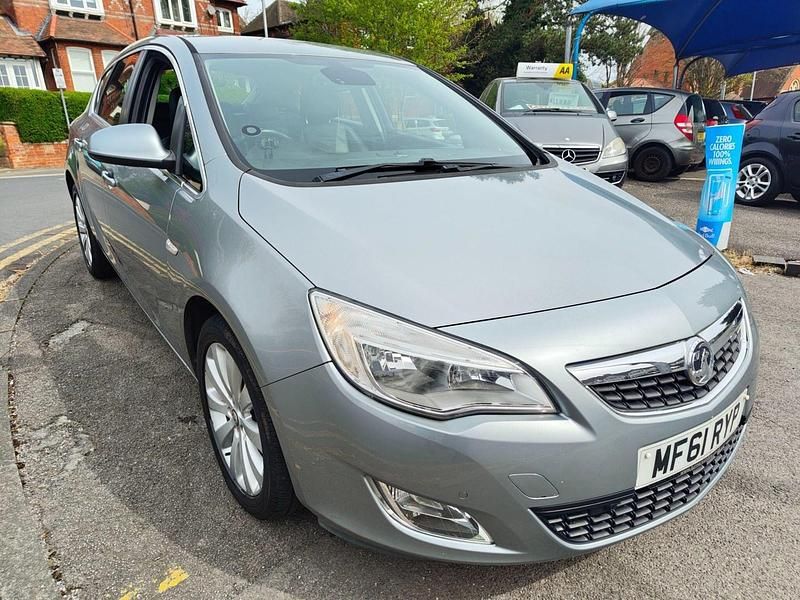 Used Vauxhall Astra Elite 115 HP (84 kW) 2011 Silver Hatchback