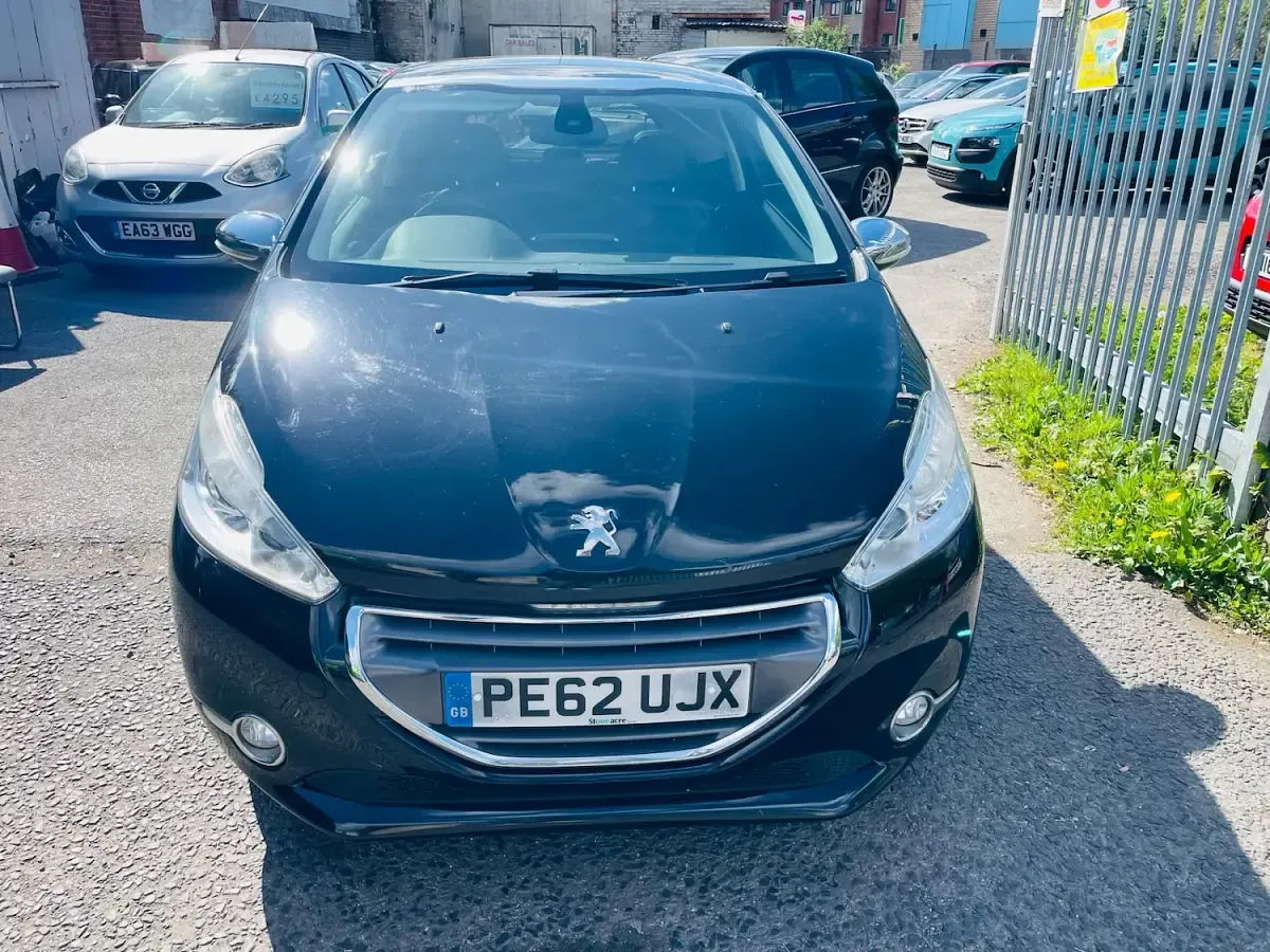 Used Peugeot 208 Allure 68 HP (50 kW) 2012 Black Hatchback
