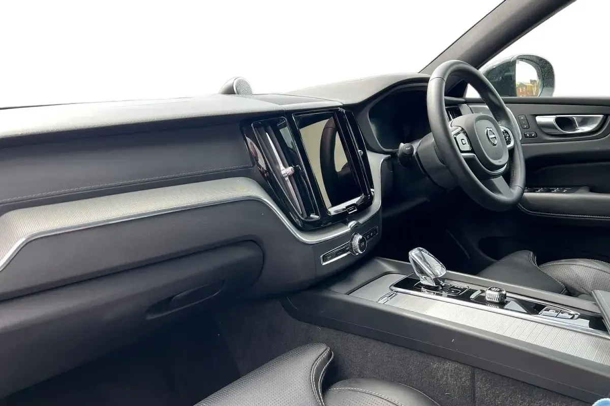 Used Volvo XC60 Ultra 250 HP (183 kW) 2025 Black SUV