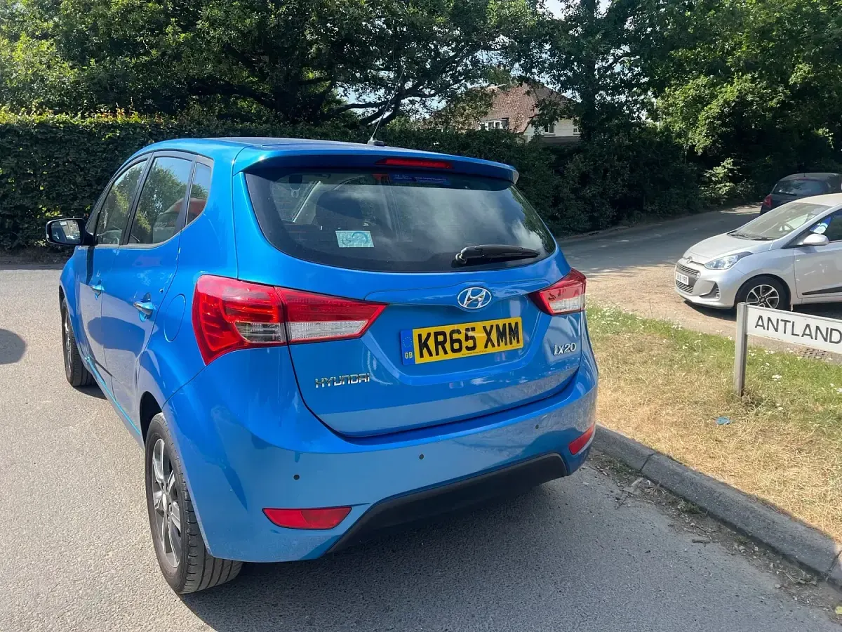 Used Hyundai ix20 SE 125 HP (91 kW) 2015 Blue Hatchback