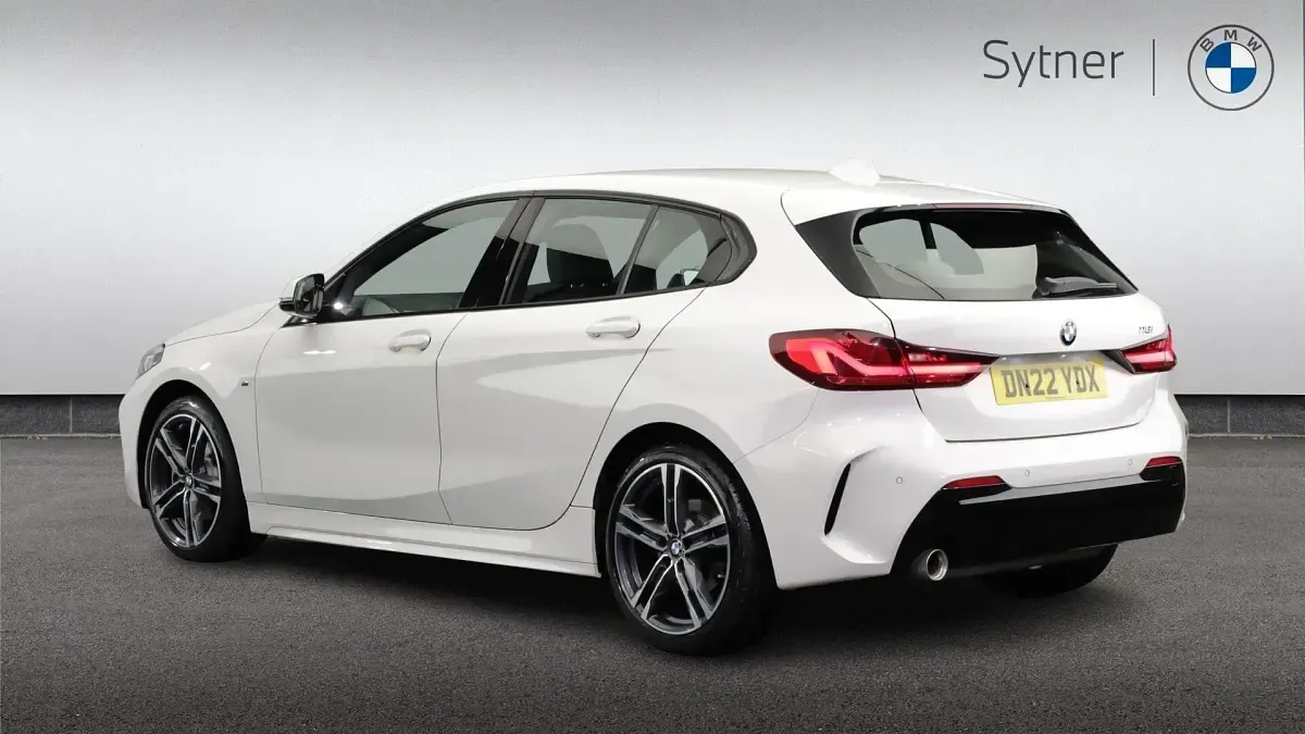 Usado BMW 118 M Sport 134 CV (98 kW) 2022 Blanco Utilitario