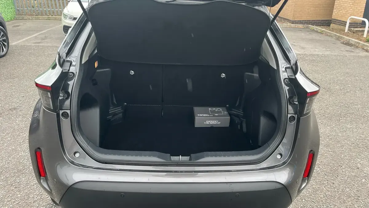 Used Toyota Yaris Hybrid 116 HP (85 kW) 2023 Grey Estate