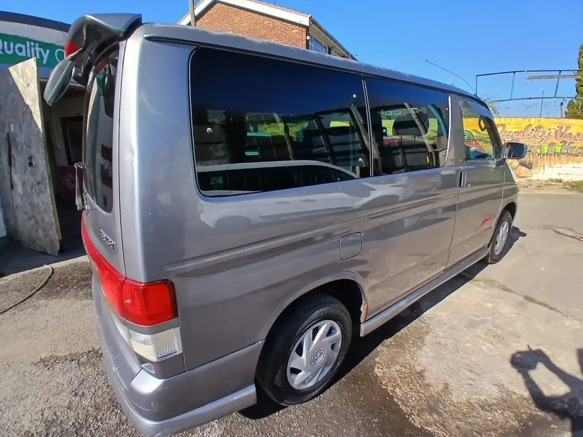 Begagnad Mazda Bongo 2018 Grå Minibuss