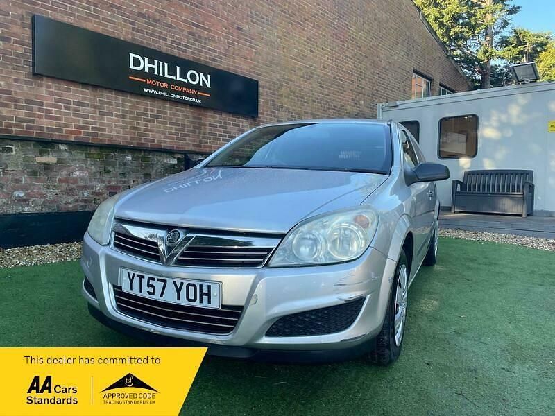 Silver Used 2007 Vauxhall Astra Club | £1,695 - Image 1/4