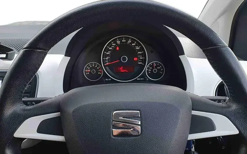Used Seat Mii Design 60 HP (44 kW) 2017 Silver Hatchback