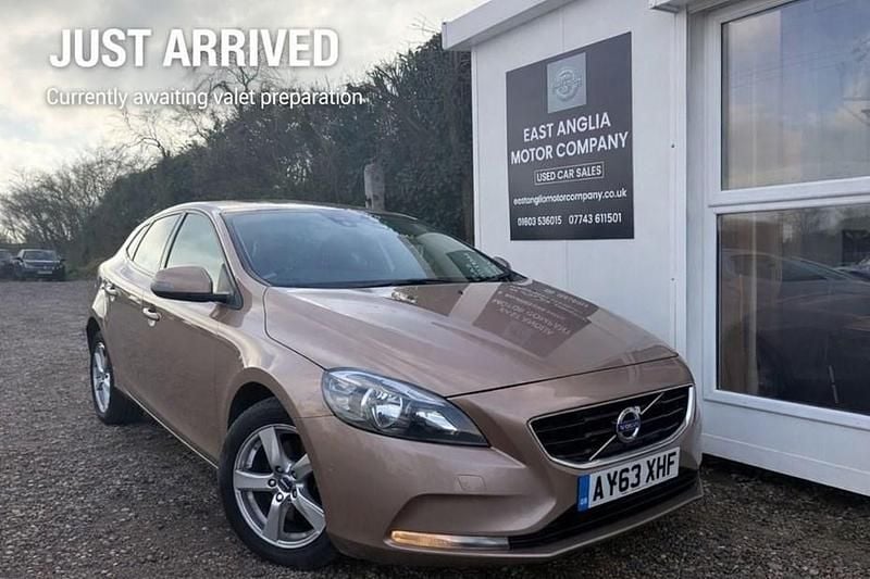 Used Volvo V40 115 HP (84 kW) 2013 Bronze Hatchback