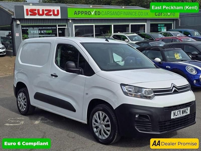 White Used 2021 Citroën Berlingo PureTech MPV | £8,999 (Fair price) - Image 1/4