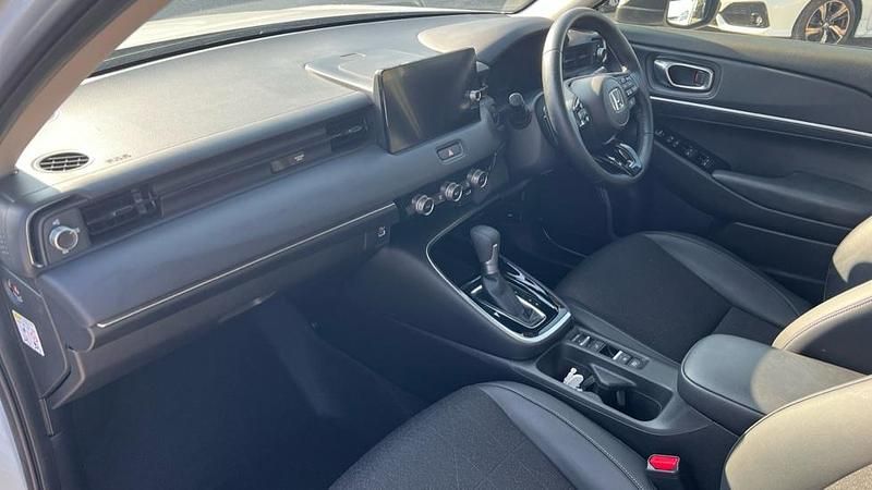 Used Honda HR-V Advance 131 HP (96 kW) 2022 Premium paint  sunlight white SUV