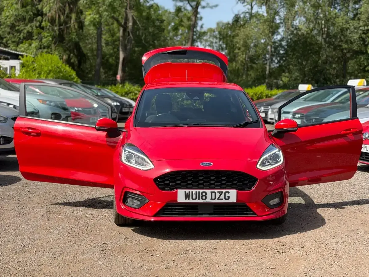 Usado Ford Fiesta ST-Line 140 HP (102 kW) 2018 Vermelho Citadino