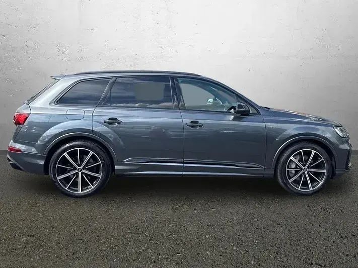 Used Audi Q7 Black Edition 231 HP (169 kW) 2020 Grey SUV