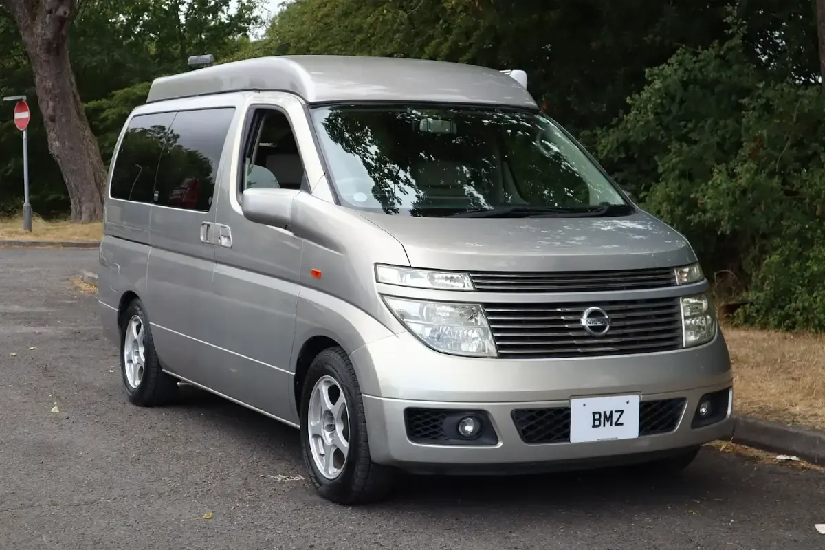 Used Nissan Elgrand 2004 Silver MPV