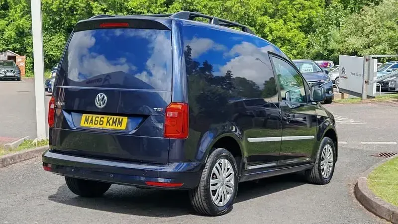 Begagnad VW Caddy Trendline 125 HK (91 kW) 2016 Blå Minibuss