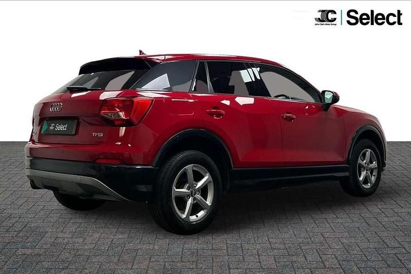 Usado Audi Q2 116 HP (85 kW) 2018 Vermelho SUV