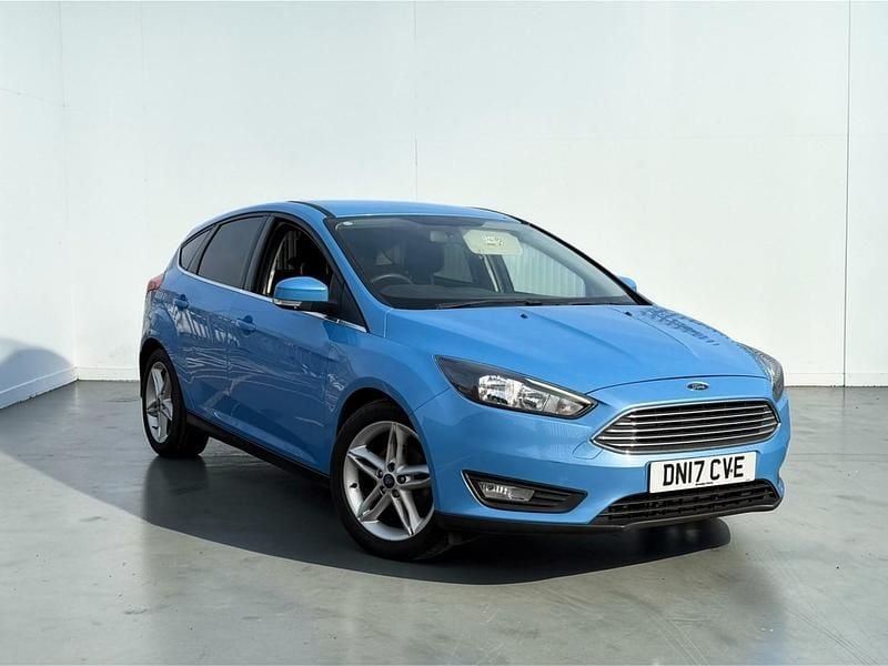 Used Ford Focus Zetec 125 HP (91 kW) 2017 Blue Hatchback