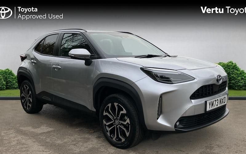 Used 2025 Toyota Yaris Hybrid Design Estate | £21,355 (Good price) - Image 1/4