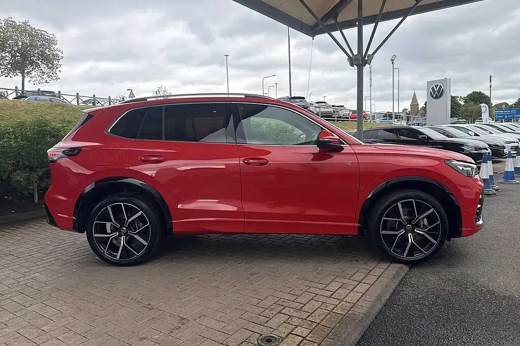 Used VW Tiguan R-line 272 HP (200 kW) 2025 Red SUV
