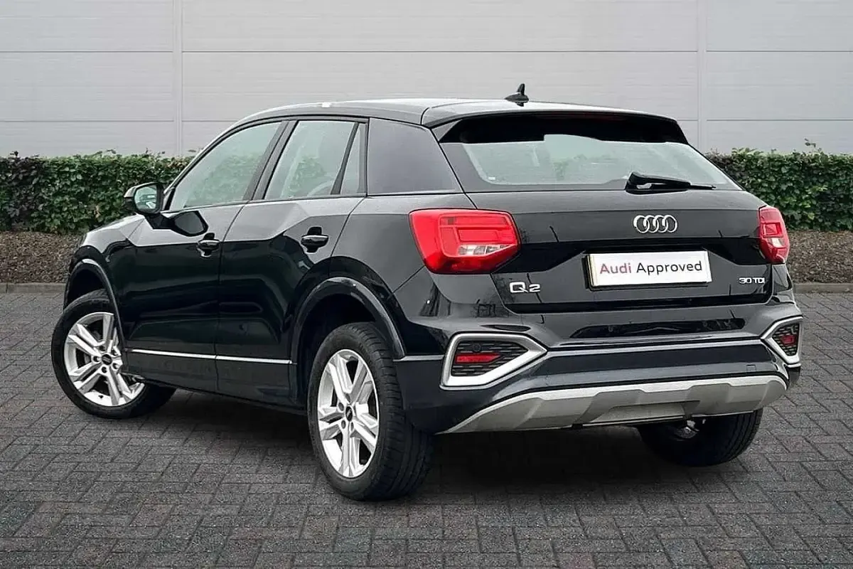 Begagnad Audi Q2 Sport 113 HK (83 kW) 2022 Svart SUV