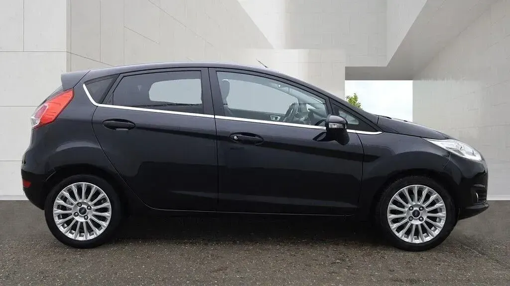 Used Ford Fiesta Titanium 75 HP (55 kW) 2013 Black Hatchback