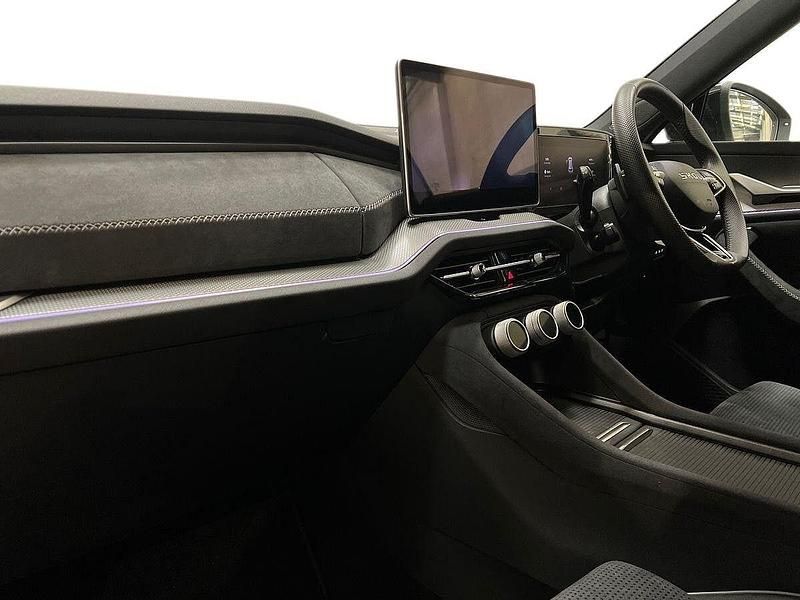 Used Skoda Kodiaq SportLine 142 HP (104 kW) 2025 Brilliant silver metallic SUV