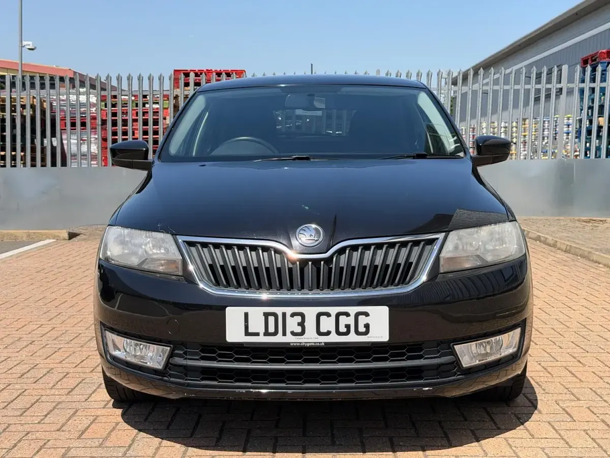 Used Skoda Rapid SE 120 HP (88 kW) 2013 Black Hatchback