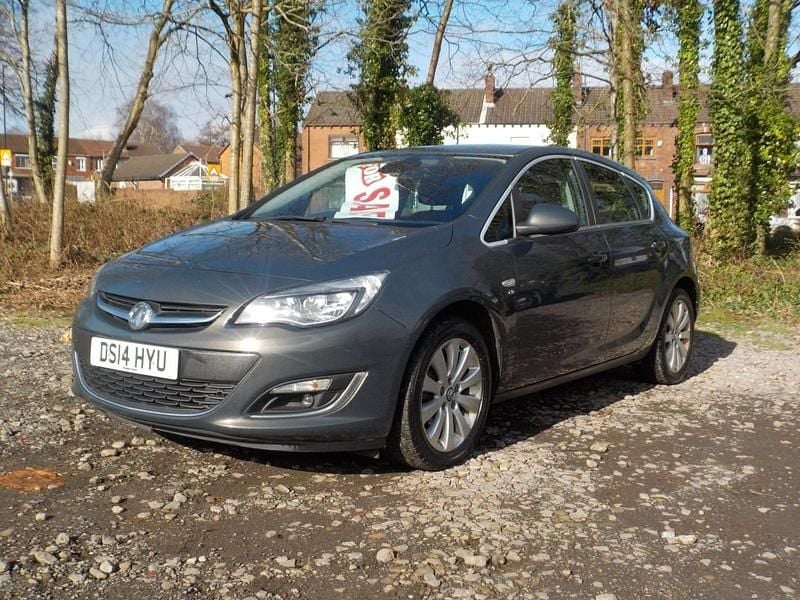 Used Vauxhall Astra Elite 130 HP (95 kW) 2014 Grey Hatchback