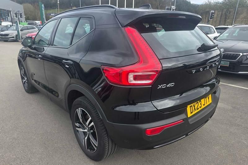 Begagnad Volvo XC40 Plus 2023 Svart SUV