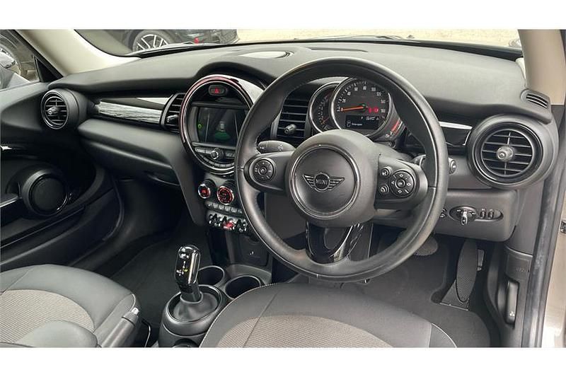 Gebraucht Mini Cooper Pepper 122 PS (89 kW) 2018 Silber Kleinwagen