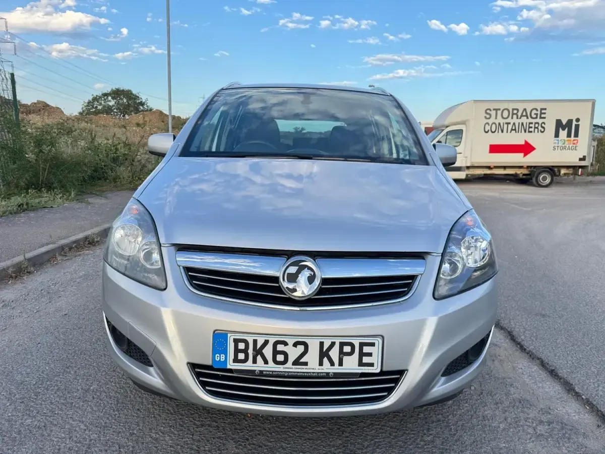 Used Vauxhall Zafira Design Edition 120 HP (88 kW) 2012 Silver MPV
