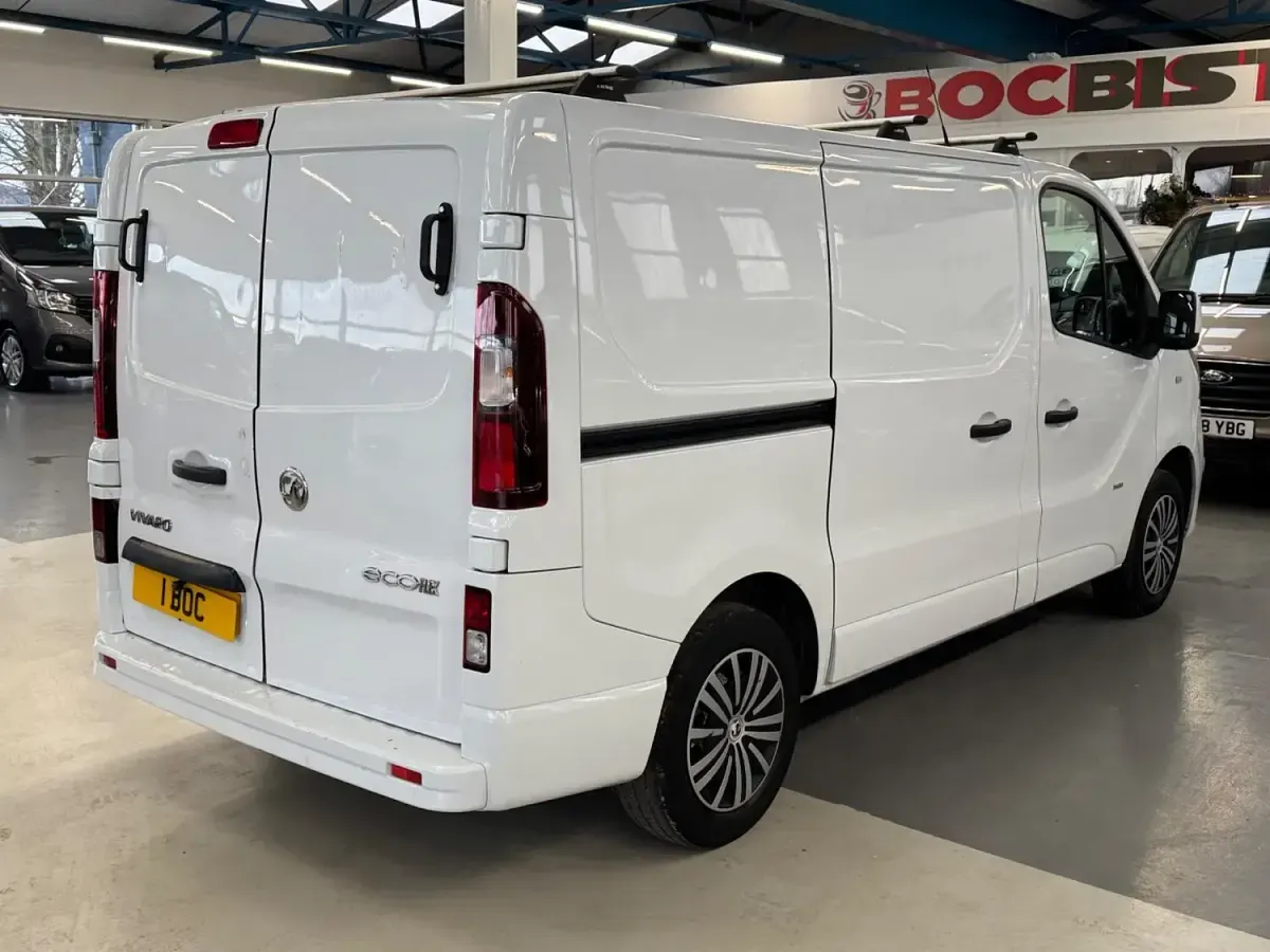 Used Vauxhall Vivaro S 90 HP (66 kW) 2016 White MPV