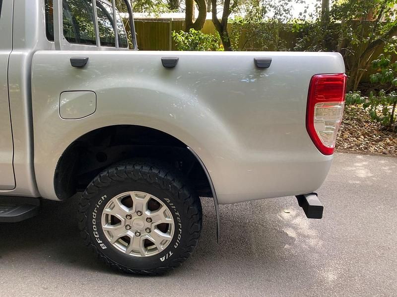 Begagnad Ford Ranger XLT 2022 Silver Pickup
