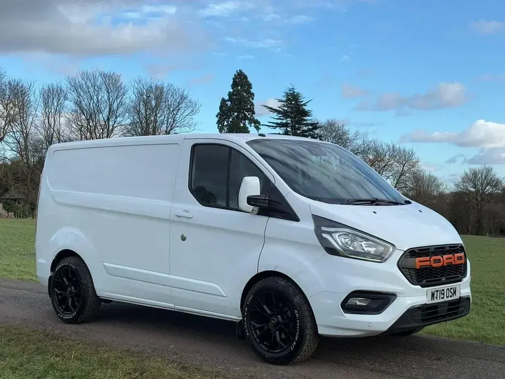 Used Ford Transit Custom Limited 130 HP (95 kW) 2019 White Van