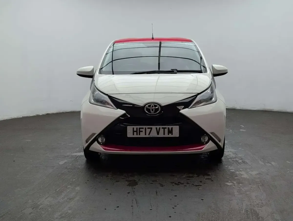 Used Toyota Aygo x-press 69 HP (50 kW) 2017 White Hatchback