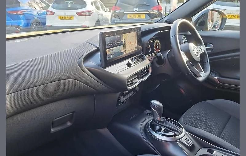 Used Nissan Juke N-Connecta 143 HP (105 kW) 2024 Yellow SUV