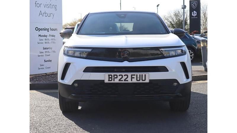 Used Vauxhall Mokka SRi 130 HP (95 kW) 2022 White SUV