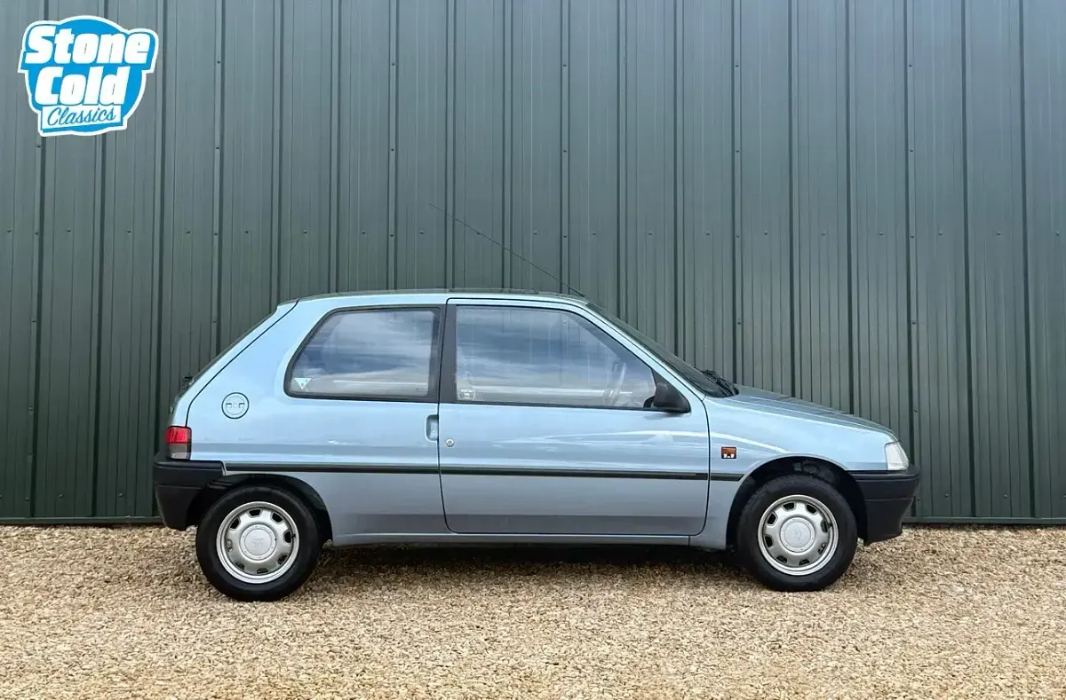 Used Peugeot 106 60 HP (44 kW) 1993 Blue Hatchback