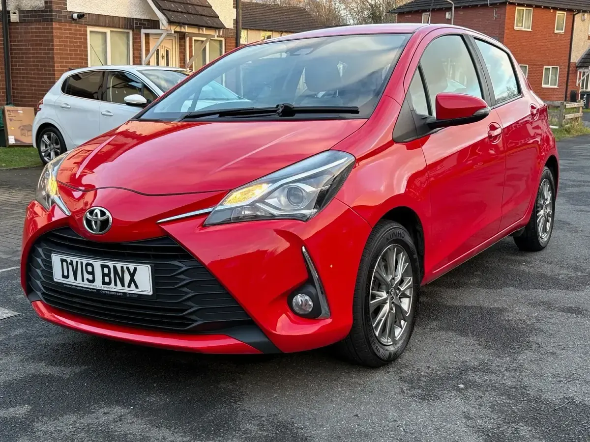 Used Toyota Yaris 107 HP (78 kW) 2019 Red Hatchback